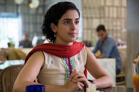 Sanya Malhotra in "Photograph" (2018) Sanya Malhotra in "Photograph" (2018); Quelle: NFP marketing & distribution*, DFF, Foto: Joe D’Souza, © Courtesy of Amazon Studios