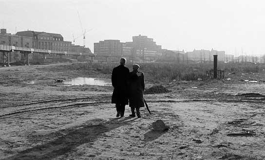 Otto Sander, Curt Bois (v.l.n.r.) in "Der Himmel über Berlin" (1987/2018); Quelle: StudioCanal, DFF, © Wim Wenders Stiftung 2017