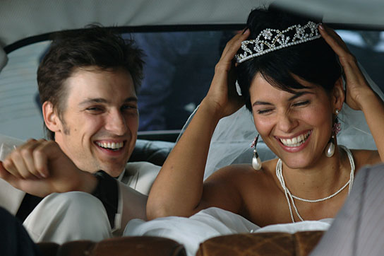 Florian David Fitz, Mandala Tayde in "Meine verrückte türkische Hochzeit" (2006); Quelle: Turbine Media Group, DFF