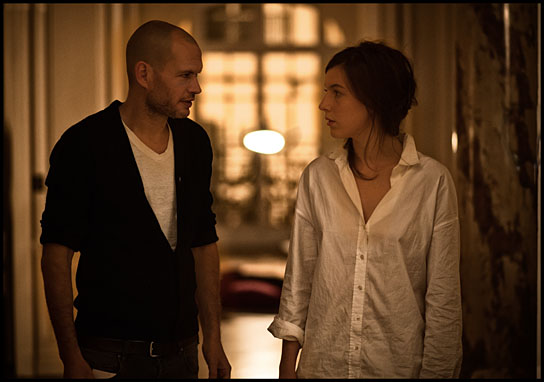 Nadav Lapid, Louise Chevillotte bei den Dreharbeiten zu "Synonymes" (2019) Nadav Lapid, Louise Chevillotte bei den Dreharbeiten zu "Synonymes" (2019); Quelle: Grandfilm, DFF, © Guy Ferrandis, SBS Films