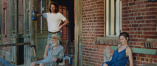 Sebastian Fräsdorf, Wolfgang Packhäuser, Karin Hanczewski (v.l.n.r.) in "Bruder Schwester Herz" (2019); Quelle: Kinostar Filmverleih, DFF, © 2019 Kinostar