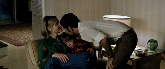 Katrin Röver, Luzie Nadjafi, Reza Brojerdi (v.l.n.r.) in "Morgen sind wir frei" (2019); Quelle: Little Dream Entertainment, DFF