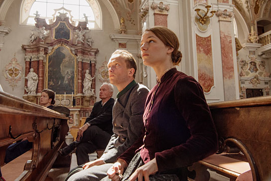 August Diehl (2.v.r.), Valerie Pachner (rechts) in "Ein verborgenes Leben" (2019); Quelle: Pandora Film, DFF, © 2019 Twentieth Century Fox Film, Reiner Bajo