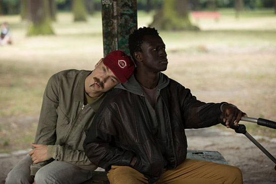 Albrecht Schuch, Welket Bungué (v.l.n.r.) in "Berlin Alexanderplatz" (2020); Quelle: eOne, DFF, © 2019 Sommerhaus, eOne Germany, Foto: Frédéric Batier