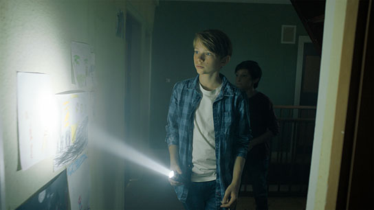 Yoran Leicher (vorne), Sobhi Awad in "Zu weit weg" (2019); Quelle: farbfilm verleih, DFF, © Weydemann Bros. GmbH, Monika Plura