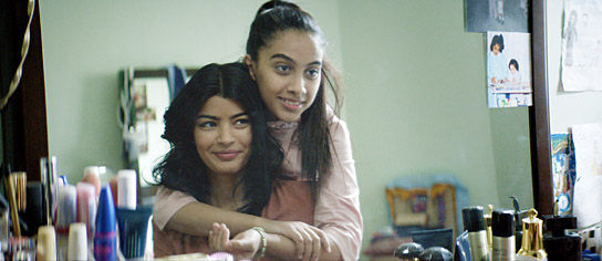 Mila Al Zahrani, Nora Al Awadh (v.l.n.r.) in "Die perfekte Kandidatin" (2019); Quelle: Neue Visionen Filmverleih, DFF, © Neue Visionen Filmverleih