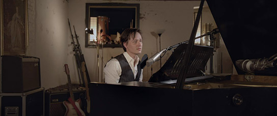 Tom Schilling in "Die Liebe frisst das Leben" (2019); Quelle: mindjazz pictures, DFF