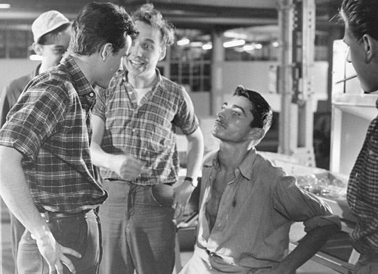 Horst Buchholz (vorne links), Horst Gentzen (3.v.l.), Harry Raymon (sitzend) in "Endstation Liebe" (1958) Horst Buchholz (vorne links), Horst Gentzen (3.v.l.), Harry Raymon (sitzend) in "Endstation Liebe" (1958); Quelle: DFF
