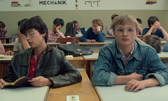 Screenshot mit Florian Lukas (rechts) aus "Banale Tage" (1992) Screenshot mit Florian Lukas (rechts) aus "Banale Tage" (1992); Quelle: DEFA-Stiftung, © DEFA-Stiftung, Michael Schaufert