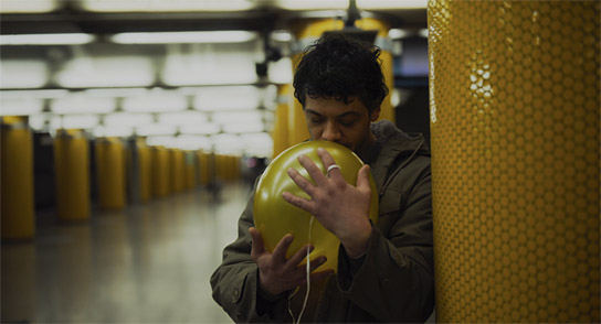 Carlo Ljubek in "Girl meets Boy" (2019), Quelle: Filmfestival Max Ophüls Preis 2020, © Lorenz Weißfuß