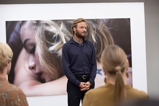 Andreas Pietschmann in "Es ist zu deinem Besten" (2020); 