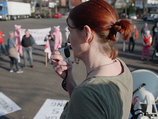 "Regeln am Band, bei hoher Geschwindigkeit" (2019); Quelle: JIP Film und Verleih, DFF, © JIP Film