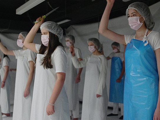 "Regeln am Band, bei hoher Geschwindigkeit" (2019); Quelle: JIP Film und Verleih, DFF, © JIP Film