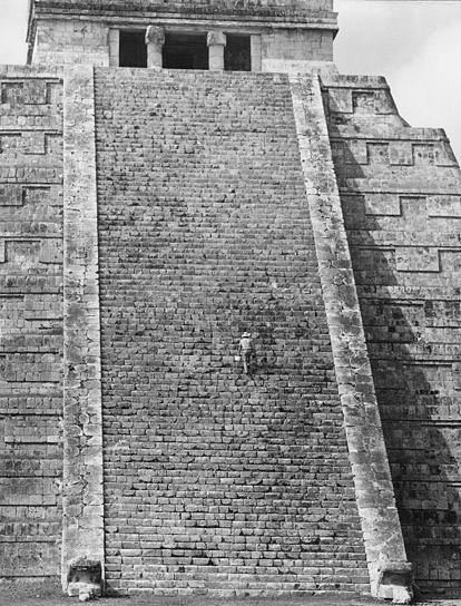 Harald Reinl bei den Dreharbeiten zu "Erinnerungen an die Zukunft" (1970); Quelle: DFF