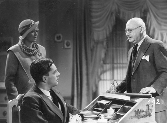 Liane Haid, Viktor de Kowa, Robert Wiene (v.l.n.r.) bei den Dreharbeiten zu "Taifun" (1933) Liane Haid, Viktor de Kowa, Robert Wiene (v.l.n.r.) bei den Dreharbeiten zu "Taifun" (1933); Quelle: DFF, Teilnachlass Robert Wiene