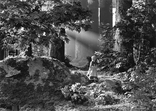 "Die sieben Raben" (1937); Quelle: DFF / Firmenarchiv Gebrüder Diehl. Dauerleihgabe der Adolf und Luisa Haeuser-Stiftung für Kunst und Kulturpflege