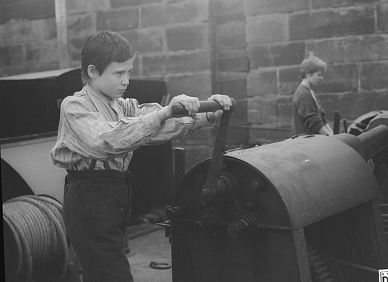 Peter Scholz (links) in "Jan auf der Zille" (1986); Quelle: DEFA-Stiftung, © DEFA-Stiftung, Wolfgang Kroffke, Siegfried Skoluda