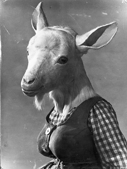 "Der Wolf und die 7 Geißlein" (1939) "Der Wolf und die 7 Geißlein" (1939); Quelle: DFF / Firmenarchiv Gebrüder Diehl. Dauerleihgabe der Adolf und Luisa Haeuser-Stiftung für Kunst und Kulturpflege