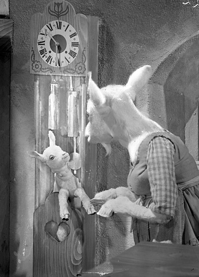 "Der Wolf und die 7 Geißlein" (1939) "Der Wolf und die 7 Geißlein" (1939); Quelle: DFF / Firmenarchiv Gebrüder Diehl. Dauerleihgabe der Adolf und Luisa Haeuser-Stiftung für Kunst und Kulturpflege