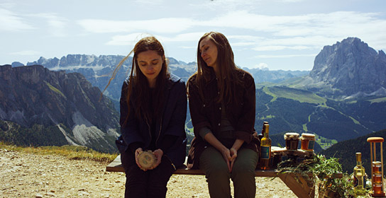 Cosmina Stratan, Valeria Golino (v.l.n.r.) in "Nicht dein Mädchen" (2019); Quelle: W-film, DFF, © W-film, Indi Film