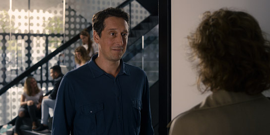 Hans Löw in "Ich bin dein Mensch" (2021); Quelle: Majestic Filmverleih, DFF, © Majestic