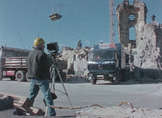 Screenshot aus "Wiederaufbau Frauenkirche Dresden 1993" (1993); Quelle: SLUB Dresden, © SLUB Dresden, Filmverband Sachsen (Dresden), Hirsch Film (Dresden)