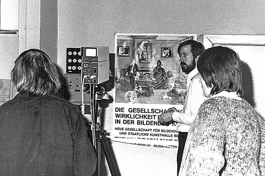 Axel Bücheler (links, Kamera), Werner Biedermann (Mitte) bei den Dreharbeiten zu "Die gesellschaftliche Realität des Kindes in der Malerei" (1980)