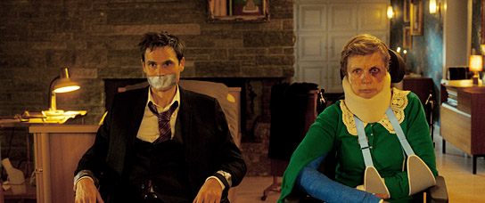 Fabian Hinrichs, Anna Stieblich in "Die Vergesslichkeit der Eichhörnchen" (2020) Fabian Hinrichs, Anna Stieblich in "Die Vergesslichkeit der Eichhörnchen" (2020); Quelle: Filmwelt Verleihagentur, DFF, © Zieglerfilm Baden-Baden