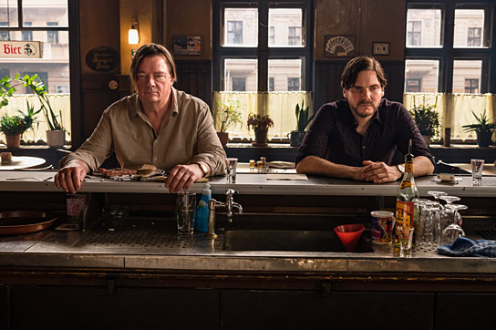 Peter Kurth, Daniel Brühl (v.l.n.r.) in "Nebenan" (2021) Peter Kurth, Daniel Brühl (v.l.n.r.) in "Nebenan" (2021); Quelle: Warner Bros. Pictures Germany, DFF, © 2021 Amusement Park Film GmbH, Warner Bros. Ent. GmbH, Reiner Bajo