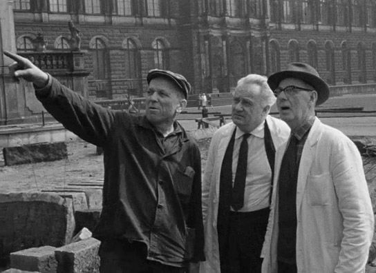 Screenshot aus "Beiträge zur Denkmalpflege: Schloss Pillnitz, Schloss Weesenstein, Zwinger Dresden" (1965); Quelle: SLUB Dresden, © SLUB Dresden, Filmverband Sachsen (Dresden), Hirsch Film (Dresden)