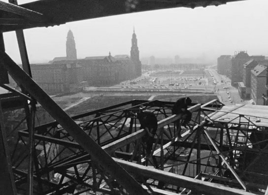 Screenshot aus "Beiträge zur Denkmalpflege: Schloss Dresden, Katholische Hofkirche Dresden, Zwinger Dresden" (1963); Quelle: SLUB Dresden, © SLUB Dresden, Filmverband Sachsen (Dresden), Hirsch Film (Dresden)