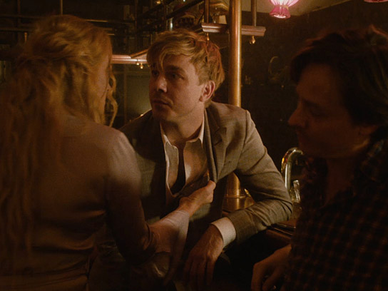 Albrecht Schuch (Mitte), Tom Schilling (rechts) in "Fabian oder Der Gang vor die Hunde" (2021) Albrecht Schuch (Mitte), Tom Schilling (rechts) in "Fabian oder Der Gang vor die Hunde" (2021); Quelle: DCM Film Distribution, DFF, © Lupa Film, Hanno Lentz, DCM