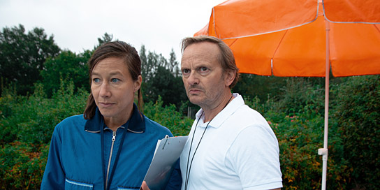 Johanna Wokalek, Milan Peschel (v.l.n.r.) in "Beckenrand Sheriff" (2021) Johanna Wokalek, Milan Peschel (v.l.n.r.) in "Beckenrand Sheriff" (2021); Quelle: LEONINE Distribution, DFF