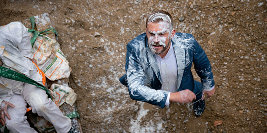 Sebastian Bezzel in "Beckenrand Sheriff" (2021); Quelle: LEONINE Distribution, DFF