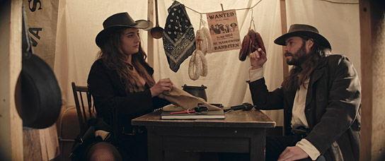 Corinna Blädel, Mario Pruischütz (v.l.n.r.) in "Hopfen, Malz und Blei" (2021) Corinna Blädel, Mario Pruischütz (v.l.n.r.) in "Hopfen, Malz und Blei" (2021); Quelle: Camgaroo Productions, DFF, © Camgaroo Productions GmbH