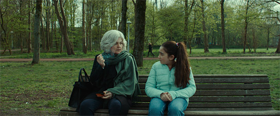 Jasmin Tabatabai, Avin Manshadi (v.l.n.r.) in "Mitra" (2021) Jasmin Tabatabai, Avin Manshadi (v.l.n.r.) in "Mitra" (2021); Quelle: Camino Filmverleih, DFF, © Camino Filmverleih 2021