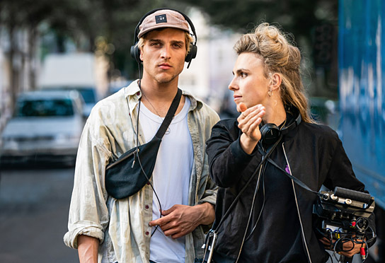 Jonas Dassler, Lena Stahl (v.l.n.r.) bei den Dreharbeiten zu "Mein Sohn" (2020); Quelle: Warner Bros. Pictures Germany, DFF, © 2019 Julia Terjung, Warner Bros. Ent., Akzente Film