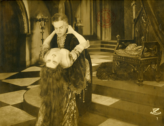Fern Andra, Fritz Kortner (v.l.n.r.) in "Die Nacht der Königin Isabeau" (1920) Fern Andra, Fritz Kortner (v.l.n.r.) in "Die Nacht der Königin Isabeau" (1920); Quelle: Murnau-Stiftung, DFF