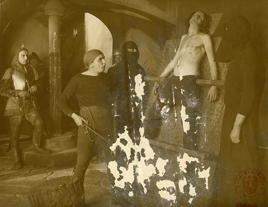 Hans Heinrich von Twardowski (2.v.r.) in "Die Nacht der Königin Isabeau" (1920); Quelle: Murnau-Stiftung, DFF