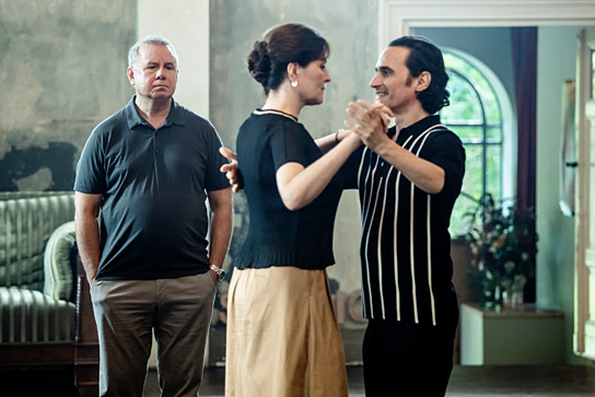 Joachim Król, Martina Gedeck, Diego Wallraff (v.l.n.r.) in "Wunderschön" (2020); Quelle: Warner Bros. Pictures Germany, DFF, © 2021 Warner Bros. Entertainment