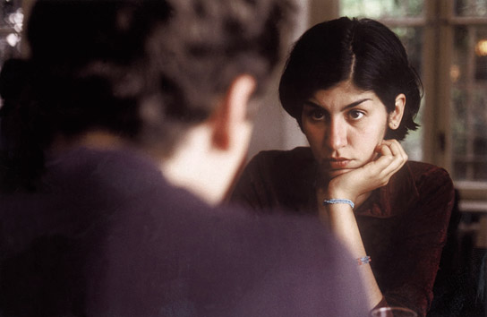 Serpil Turhan (rechts) in "Der schöne Tag" (2001); Quelle: Peripher Filmverleih, DFF