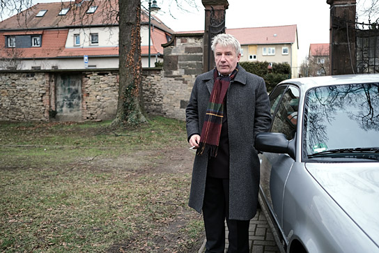 Jörg Schüttauf in "Das Mädchen mit den goldenen Händen" (2021); Quelle: Wild Bunch Germany, DFF, © Wild Bunch Germany 2021