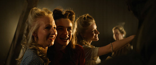 Anna Gesa-Raija Lappe, Laura Balzer, Lara Feith (v.l.n.r.) in "Trümmermädchen - Die Geschichte der Charlotte Schumann" (2021), Quelle: UCM.ONE, DFF, © Artkeim², UCM.ONE
