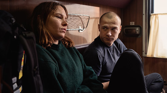 Seidi Haarla, Yury Borisov (v.l.n.r.) in "Abteil Nr. 6" (2021), Quelle: eksystent filmverleih, DFF, © 2021 Sami Kuokkanen Aamu Film Company