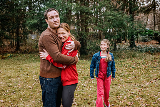Frederick Lau, Hannah Herzsprung, Romy Schroeder (v.l.n.r.) in "Wolke unterm Dach" (2022) Frederick Lau, Hannah Herzsprung, Romy Schroeder (v.l.n.r.) in "Wolke unterm Dach" (2022), Quelle: Warner Bros. Pictures Germany, DFF, © 2022 Pantaleon Films GmbH, Warner Bros. Entertainment GmbH