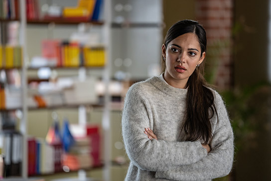 Nilam Farooq in "Eingeschlossene Gesellschaft" (2022)