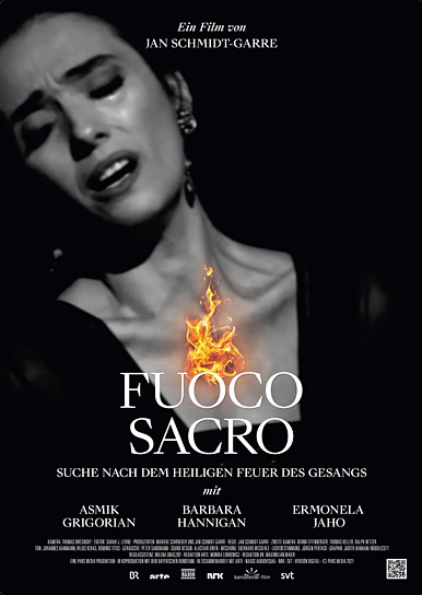 Filmplakat von "Fuoco sacro - Suche nach dem heiligen Feuer des Gesangs" (2021) Filmplakat von "Fuoco sacro - Suche nach dem heiligen Feuer des Gesangs" (2021); Quelle: Barnsteiner Film, DFF