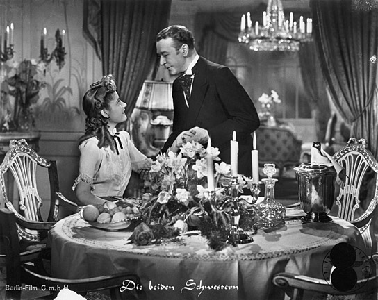 Gisela Uhlen, Georg Alexander (v.l.n.r.) in "Die beiden Schwestern" (1943) Gisela Uhlen, Georg Alexander (v.l.n.r.) in "Die beiden Schwestern" (1943); Quelle: Murnau-Stiftung, DFF