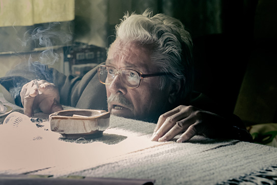 Henry Hübchen in "Leander Haußmanns Stasikomödie" (2021) Henry Hübchen in "Leander Haußmanns Stasikomödie" (2021); Quelle: Constantin Film Verleih, DFF, © UFA Fiction, Constantin Film Verleih, Foto: Nik Konietzny