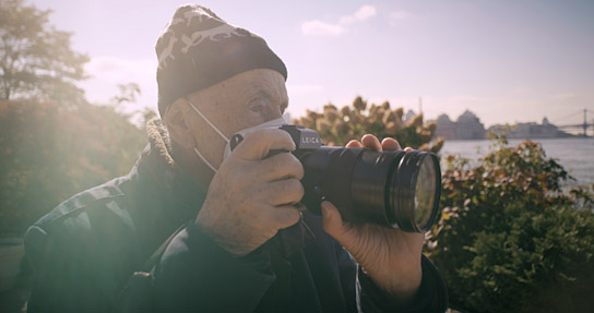 Thomas Höpker in "Dear Memories - Eine Reise mit dem Magnum Fotografen Thomas Hoepker" (2022) Thomas Höpker in "Dear Memories - Eine Reise mit dem Magnum Fotografen Thomas Hoepker" (2022)